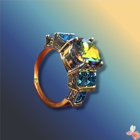 Mystic Crystal Ring Round Center Square Gold Tone Blue Stones Size 8 /324